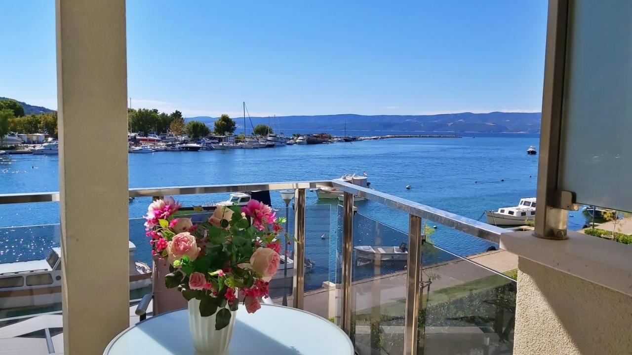 Apartment Lora Omis Exterior photo