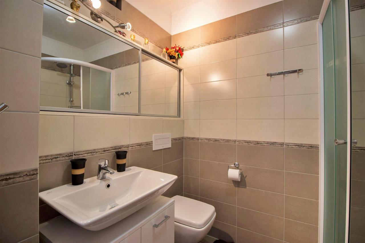 Apartment Lora Omis Exterior photo