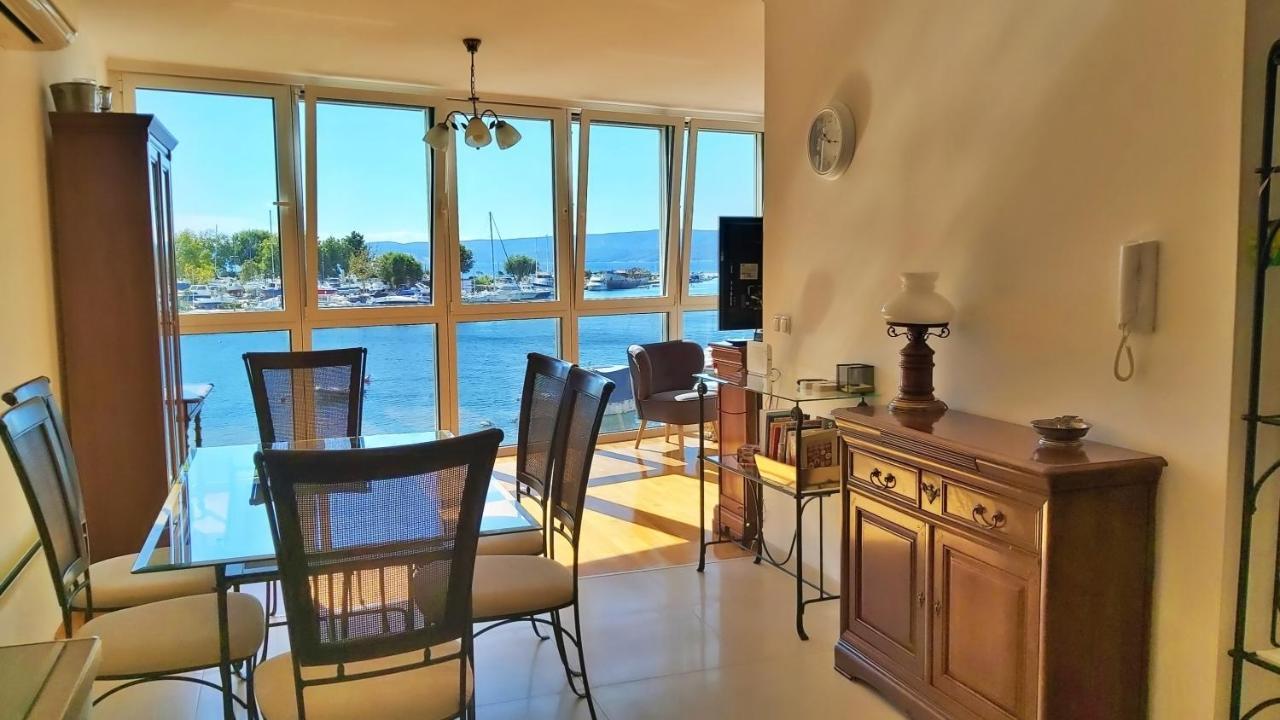 Apartment Lora Omis Exterior photo