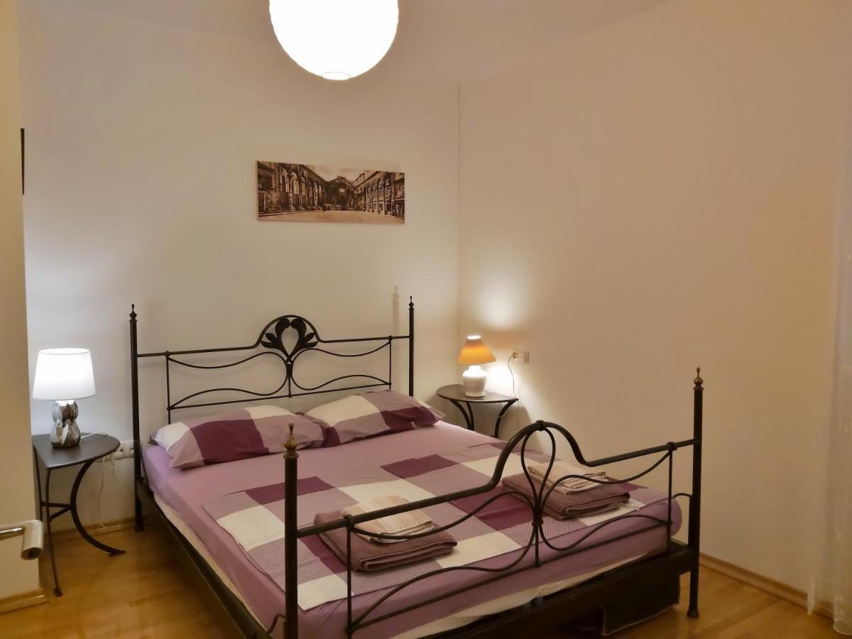 Apartment Lora Omis Exterior photo